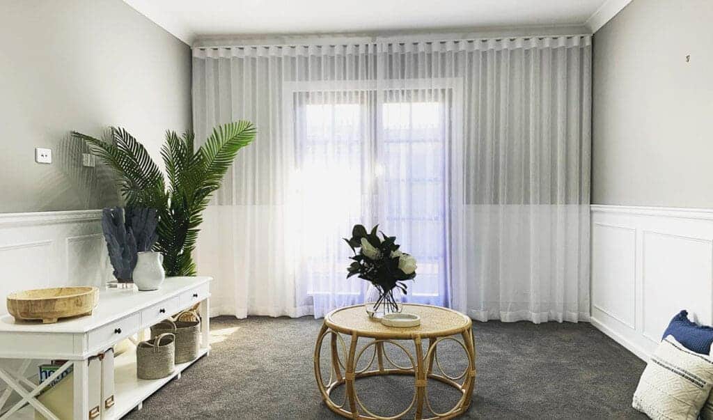Blindman Sydney - Blindman’s range of custom made Curtains and Verishades are available in a large range of beautiful sheer, room darkening and blockout fabrics. They are available in a choice of contemporary pleat options including the popular S-Wave style. Installation by our experienced team using quality hardware will ensure your curtains will provide great comfort and enhance any room.