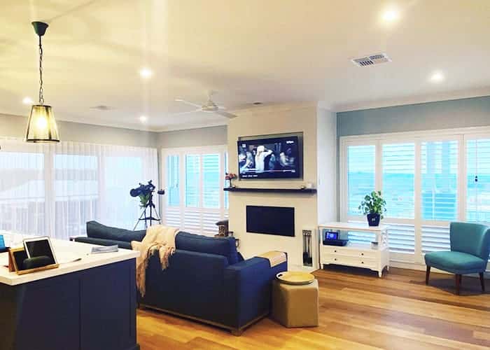 Blindman Sydney Sydney Roman Blinds Our quality and detail are why Sydney’s home decorators and interior designers keep coming back for their Roman blinds. We pride ourselves on personal service and custom blinds that perfectly complement window shapes and decor.